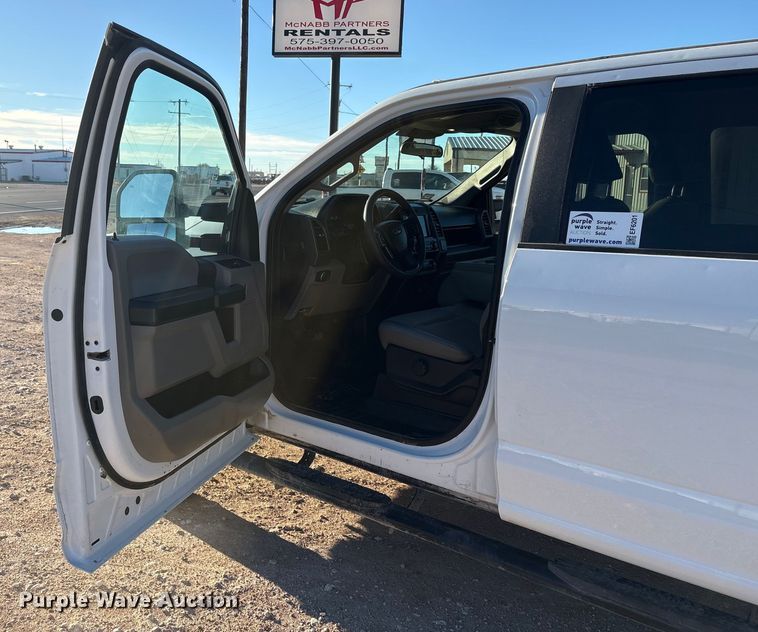 image for item EF6201 2022 Ford F350 Super Duty flatbed pickup truck