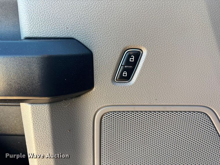 image for item EF6201 2022 Ford F350 Super Duty flatbed pickup truck