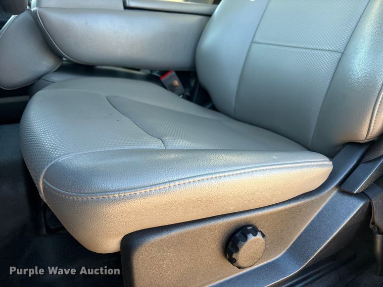 image for item EF6201 2022 Ford F350 Super Duty flatbed pickup truck