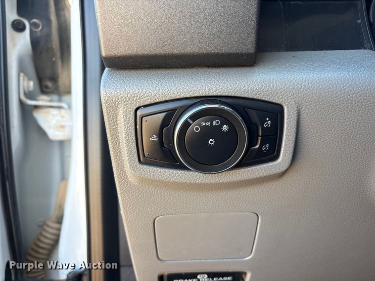 image for item EF6201 2022 Ford F350 Super Duty flatbed pickup truck