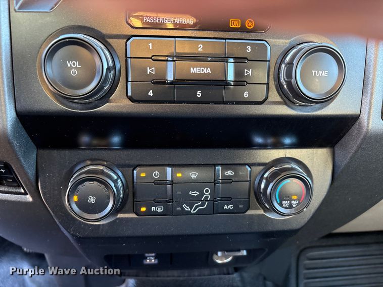 image for item EF6201 2022 Ford F350 Super Duty flatbed pickup truck