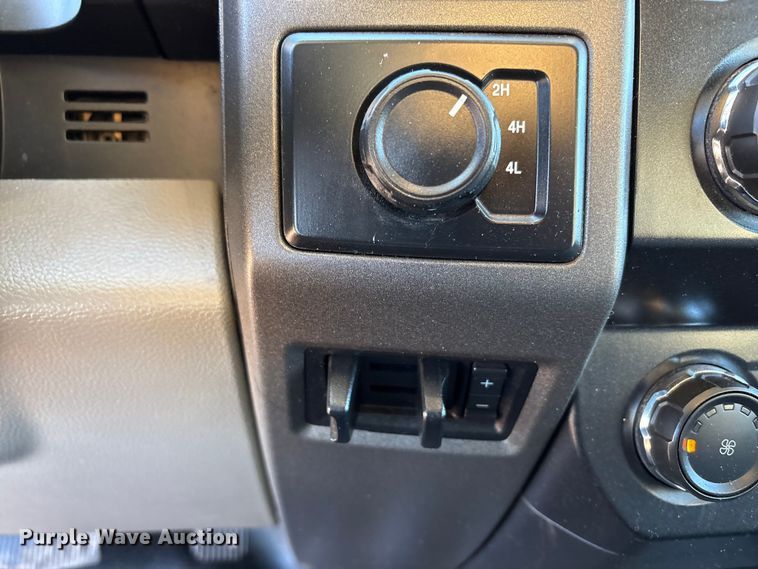 image for item EF6201 2022 Ford F350 Super Duty flatbed pickup truck