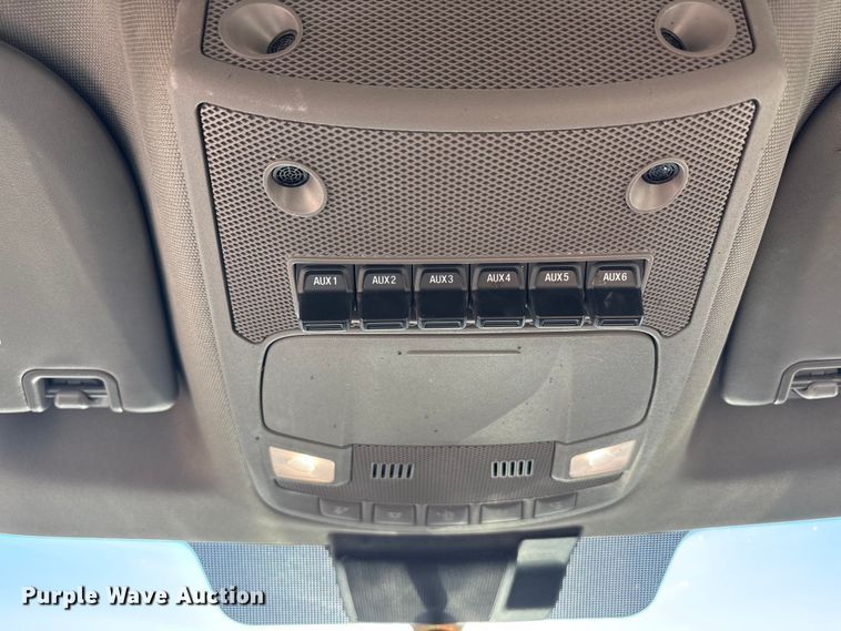 image for item EF6201 2022 Ford F350 Super Duty flatbed pickup truck