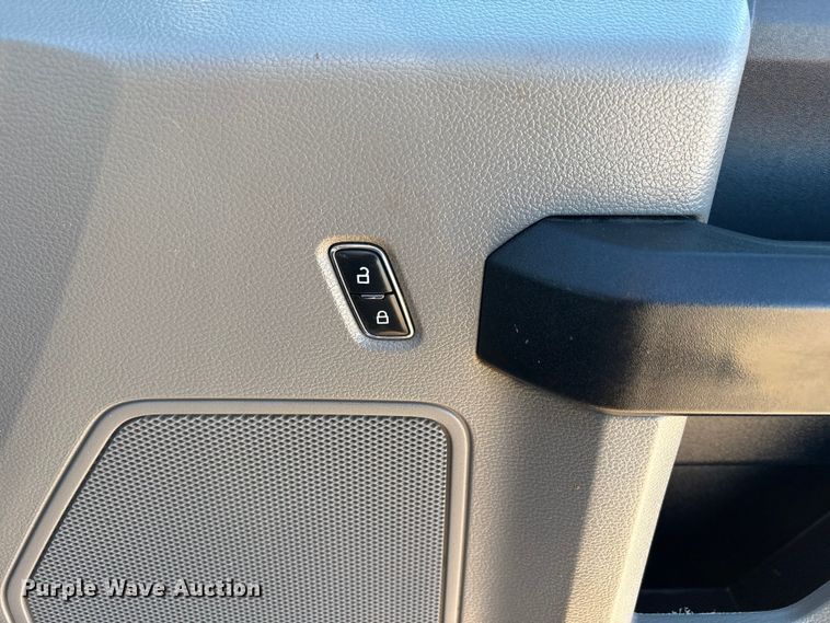 image for item EF6201 2022 Ford F350 Super Duty flatbed pickup truck