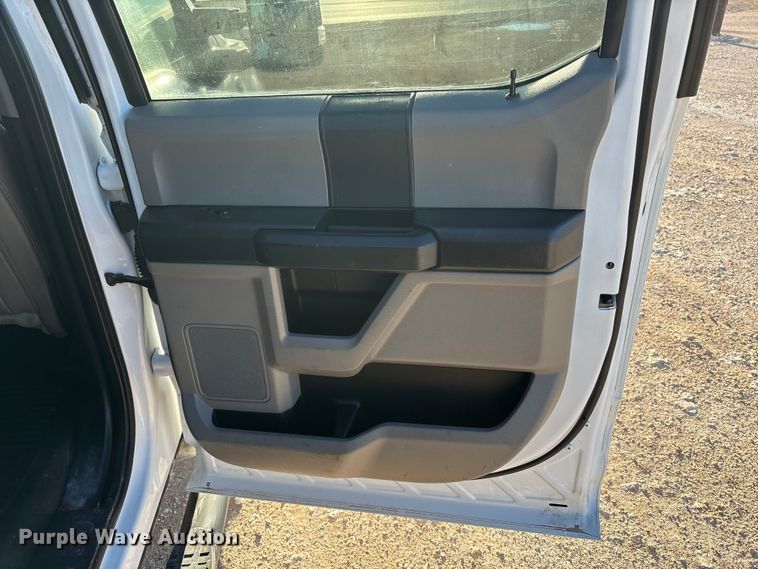 image for item EF6201 2022 Ford F350 Super Duty flatbed pickup truck