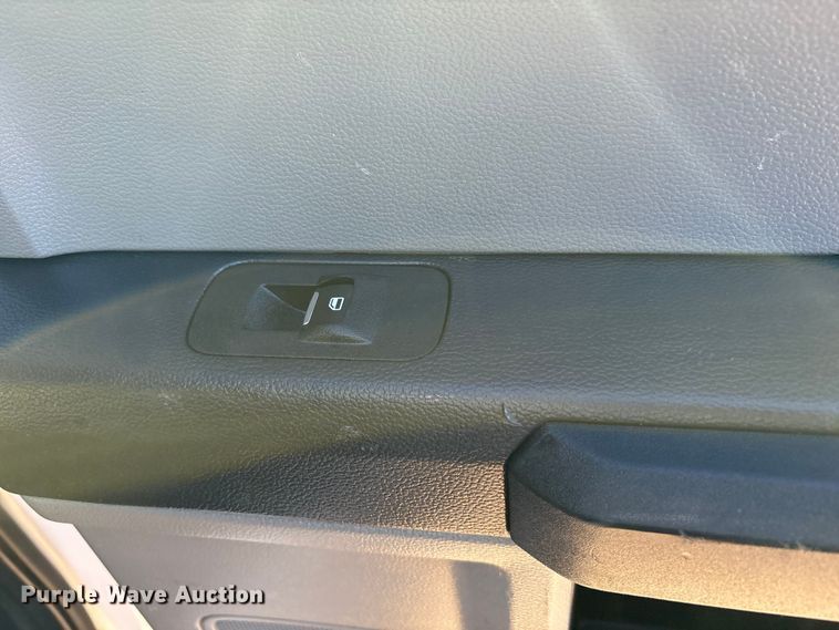 image for item EF6201 2022 Ford F350 Super Duty flatbed pickup truck