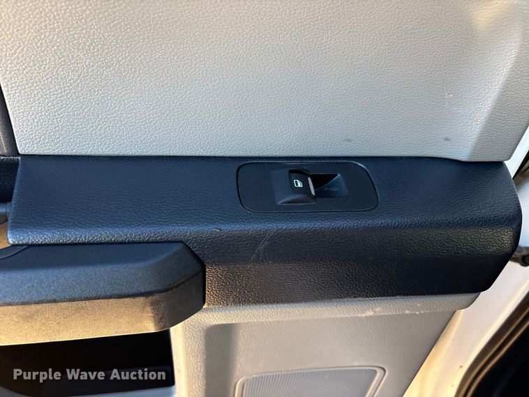 image for item EF6201 2022 Ford F350 Super Duty flatbed pickup truck