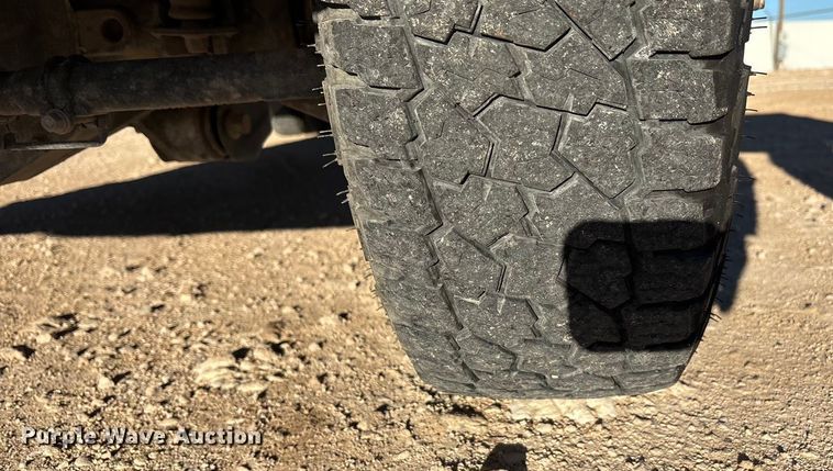 image for item EF6201 2022 Ford F350 Super Duty flatbed pickup truck