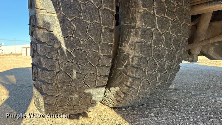 image for item EF6201 2022 Ford F350 Super Duty flatbed pickup truck