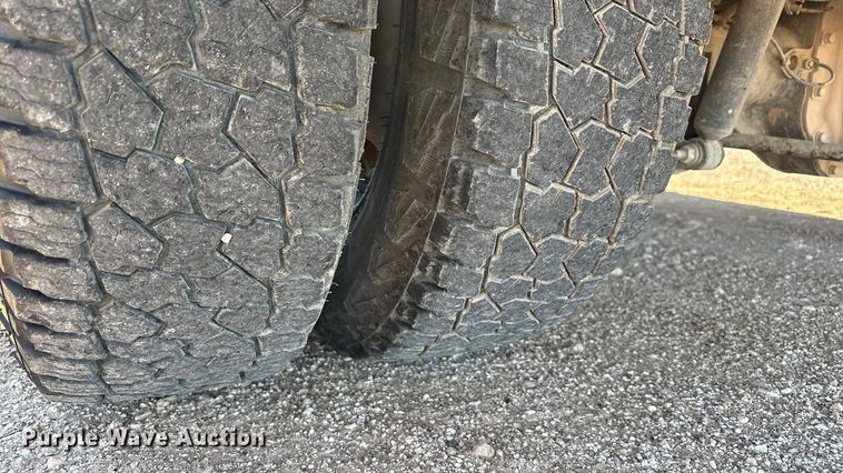 image for item EF6201 2022 Ford F350 Super Duty flatbed pickup truck