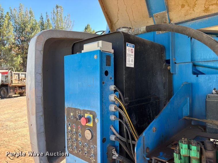 image for item EF6214 2008 Genie S-65 boom lift