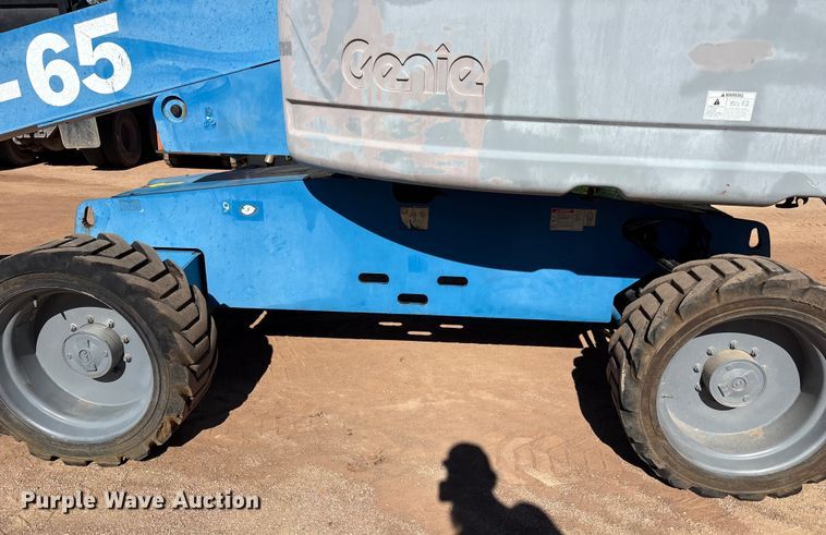image for item EF6214 2008 Genie S-65 boom lift