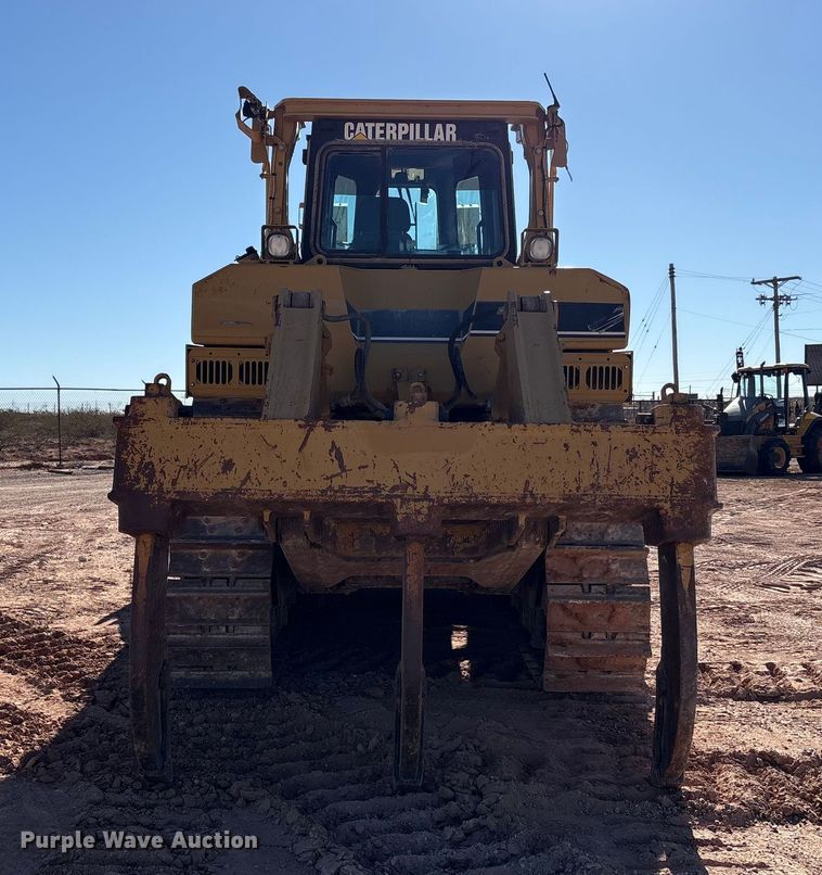 image for item EF6236 2001 Caterpillar D8R dozer