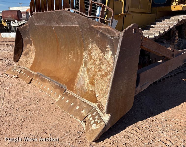 image for item EF6236 2001 Caterpillar D8R dozer