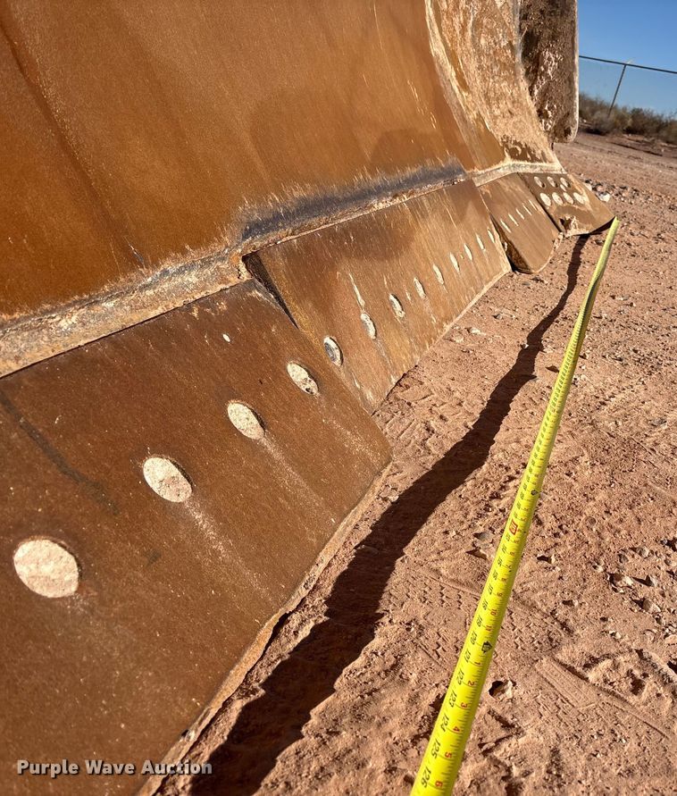 image for item EF6236 2001 Caterpillar D8R dozer