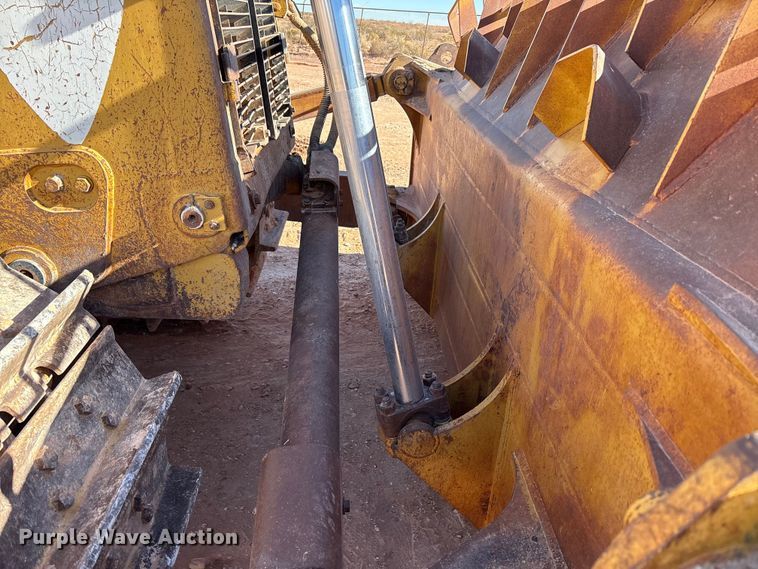 image for item EF6236 2001 Caterpillar D8R dozer