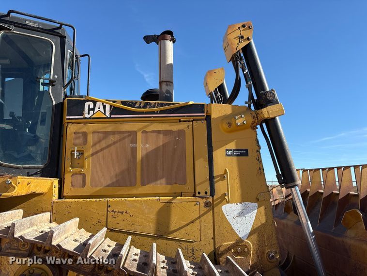 image for item EF6236 2001 Caterpillar D8R dozer