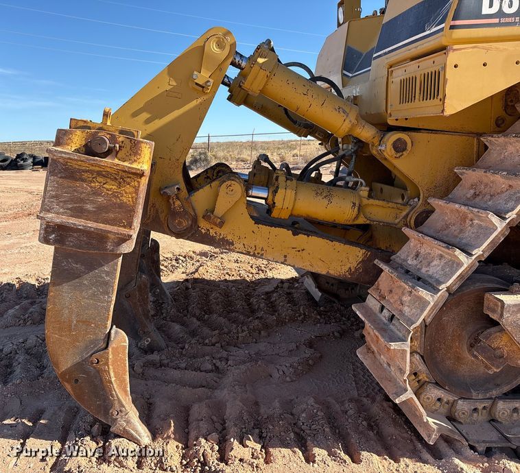 image for item EF6236 2001 Caterpillar D8R dozer