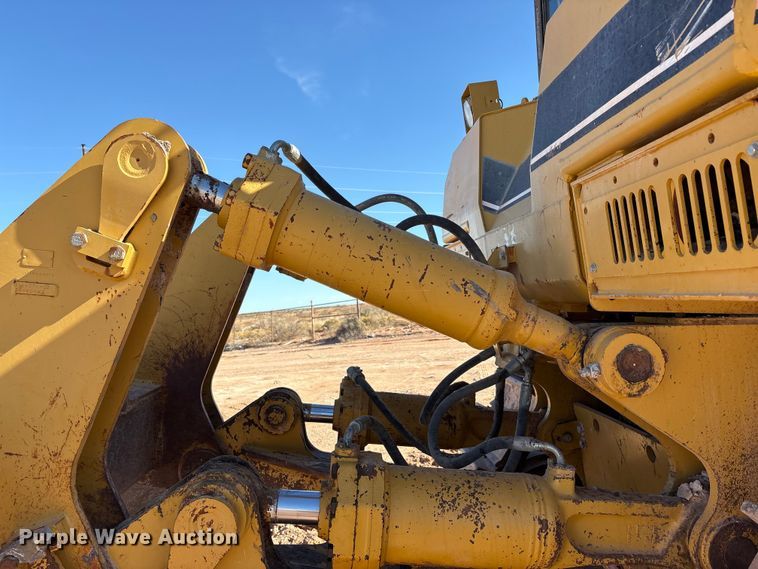 image for item EF6236 2001 Caterpillar D8R dozer