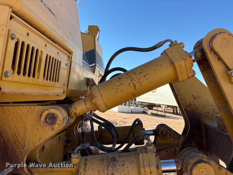 image for item EF6236 2001 Caterpillar D8R dozer