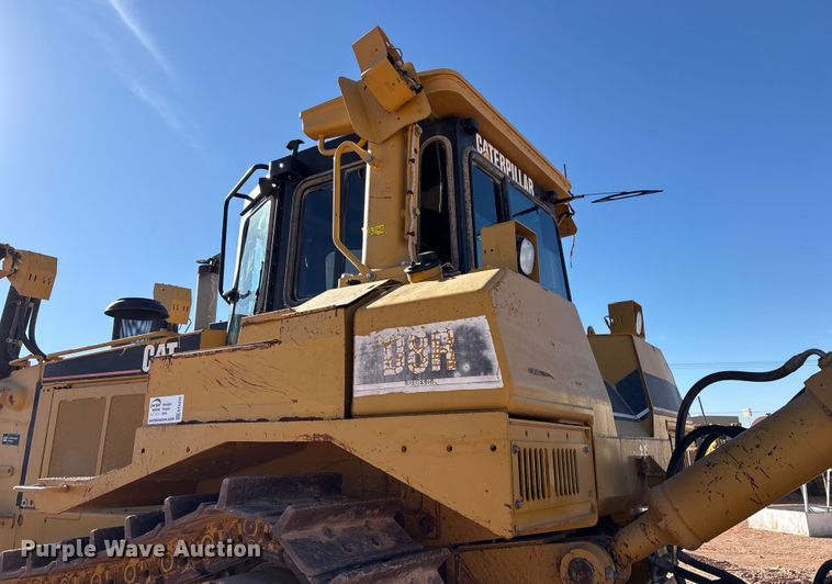 image for item EF6236 2001 Caterpillar D8R dozer