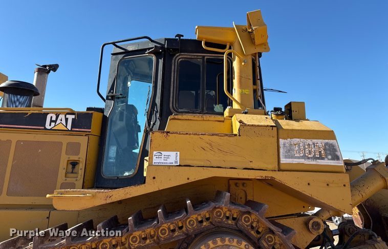 image for item EF6236 2001 Caterpillar D8R dozer