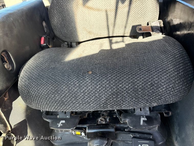 image for item EF6236 2001 Caterpillar D8R dozer