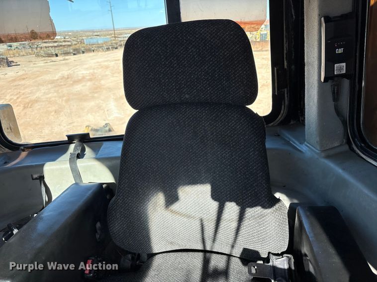 image for item EF6236 2001 Caterpillar D8R dozer