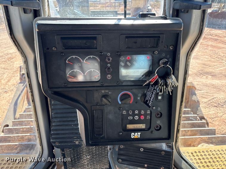 image for item EF6236 2001 Caterpillar D8R dozer