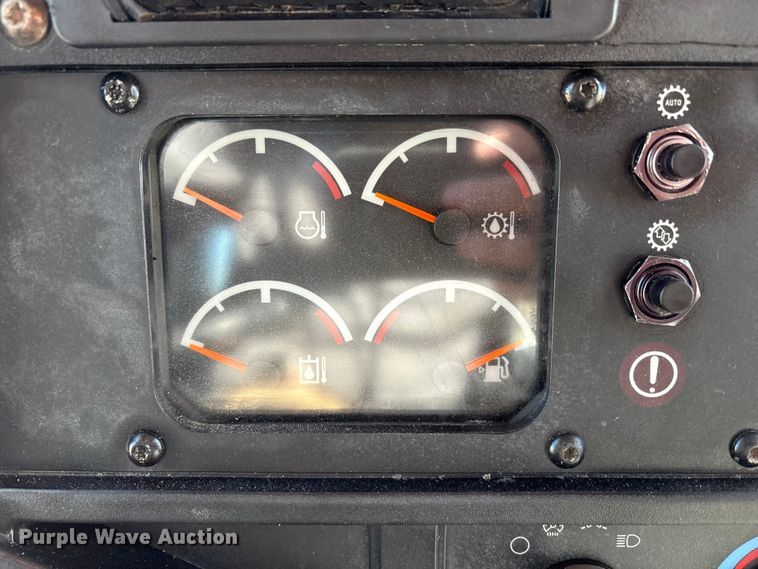 image for item EF6236 2001 Caterpillar D8R dozer