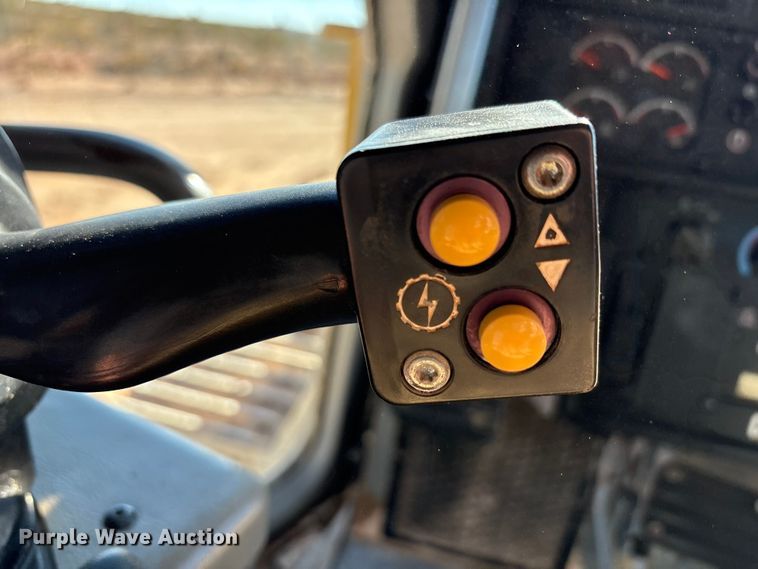 image for item EF6236 2001 Caterpillar D8R dozer