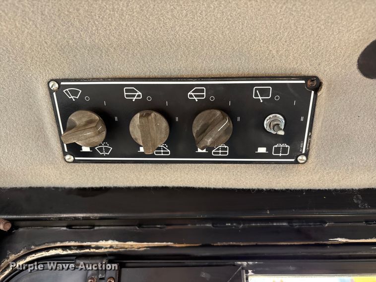 image for item EF6236 2001 Caterpillar D8R dozer