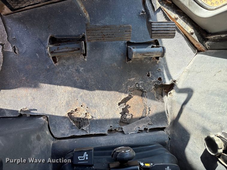 image for item EF6236 2001 Caterpillar D8R dozer