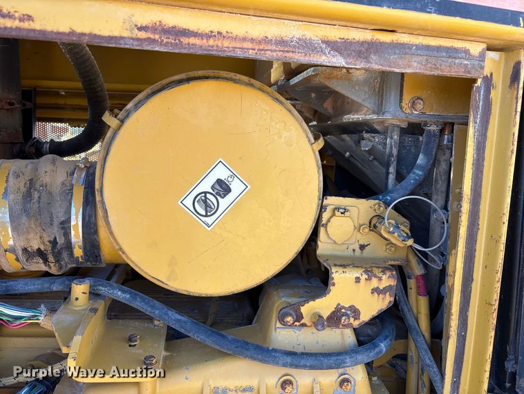 image for item EF6236 2001 Caterpillar D8R dozer