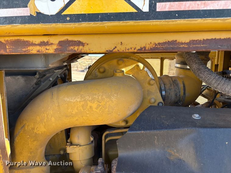 image for item EF6236 2001 Caterpillar D8R dozer