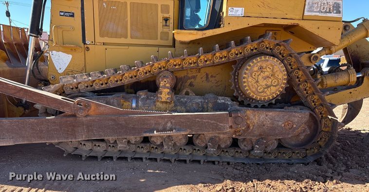 image for item EF6236 2001 Caterpillar D8R dozer