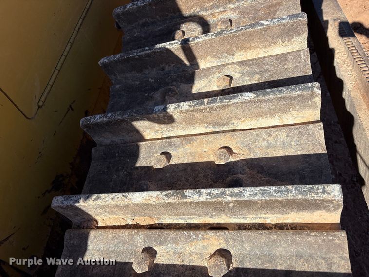 image for item EF6236 2001 Caterpillar D8R dozer