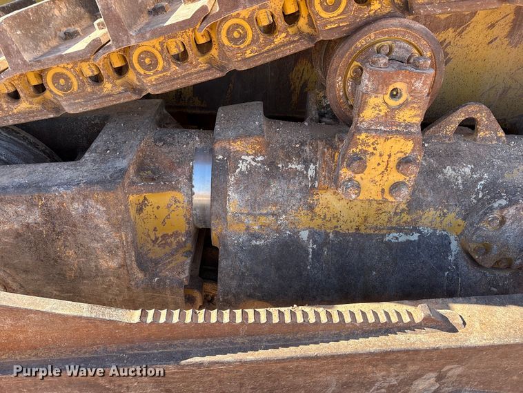 image for item EF6236 2001 Caterpillar D8R dozer