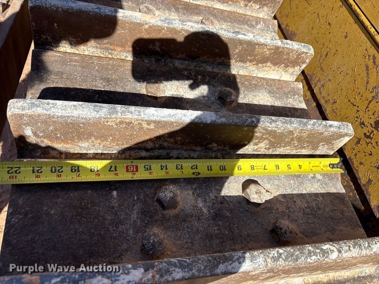 image for item EF6236 2001 Caterpillar D8R dozer