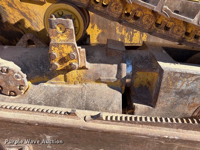 image for item EF6236 2001 Caterpillar D8R dozer