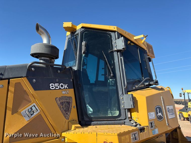 image for item EF6238 2019 John Deere 850K dozer