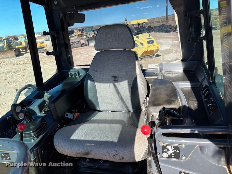 image for item EF6238 2019 John Deere 850K dozer