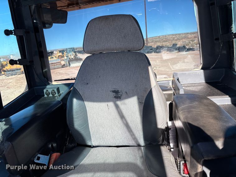 image for item EF6238 2019 John Deere 850K dozer