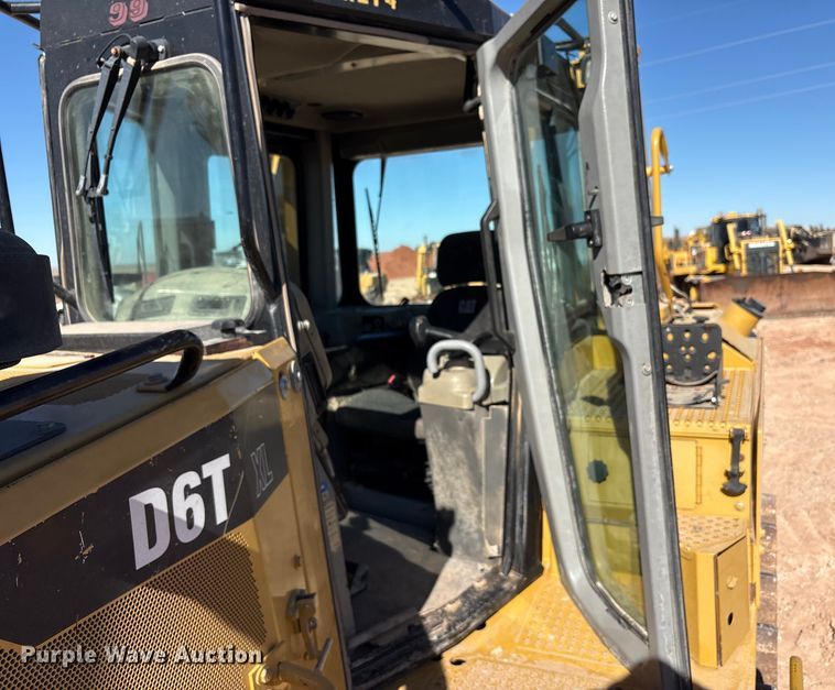 image for item EF6239 2011 Caterpillar D6T XL dozer