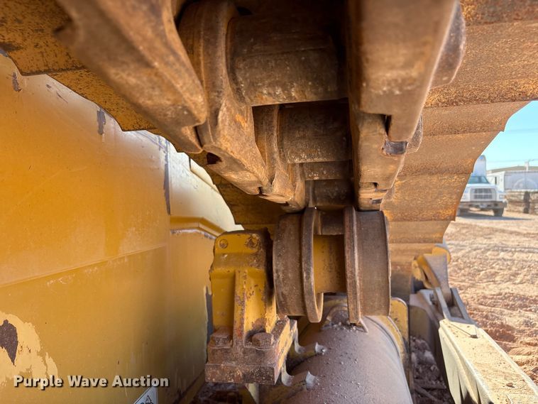 image for item EF6239 2011 Caterpillar D6T XL dozer