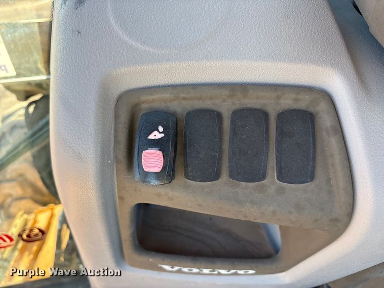 image for item EF6243 2012 Volvo BL70B backhoe