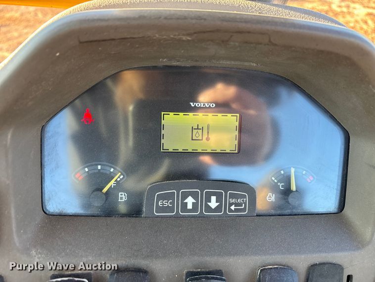 image for item EF6243 2012 Volvo BL70B backhoe