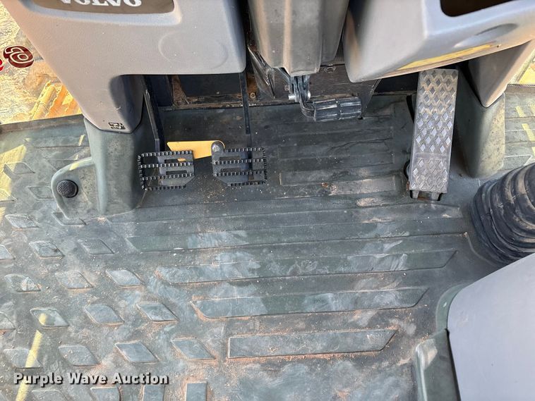 image for item EF6243 2012 Volvo BL70B backhoe