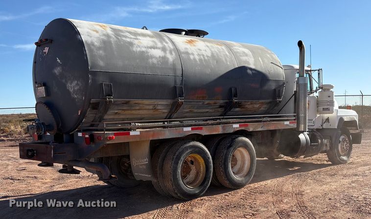 image for item EF6244 2002 Mack RD water truck