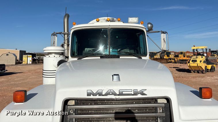 image for item EF6244 2002 Mack RD water truck